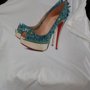 White NWOT T-Shirt Picture Of Name Brand Heels Sz 2XL Short Sleeve